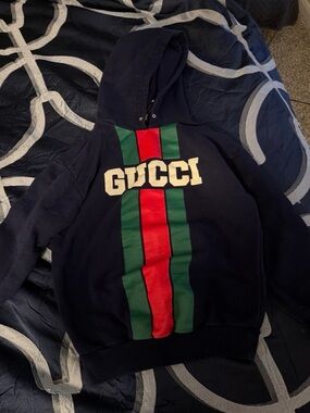 Boys size 10y Gucci Navy Pullover with Red & Green Stripe and Cream Logo